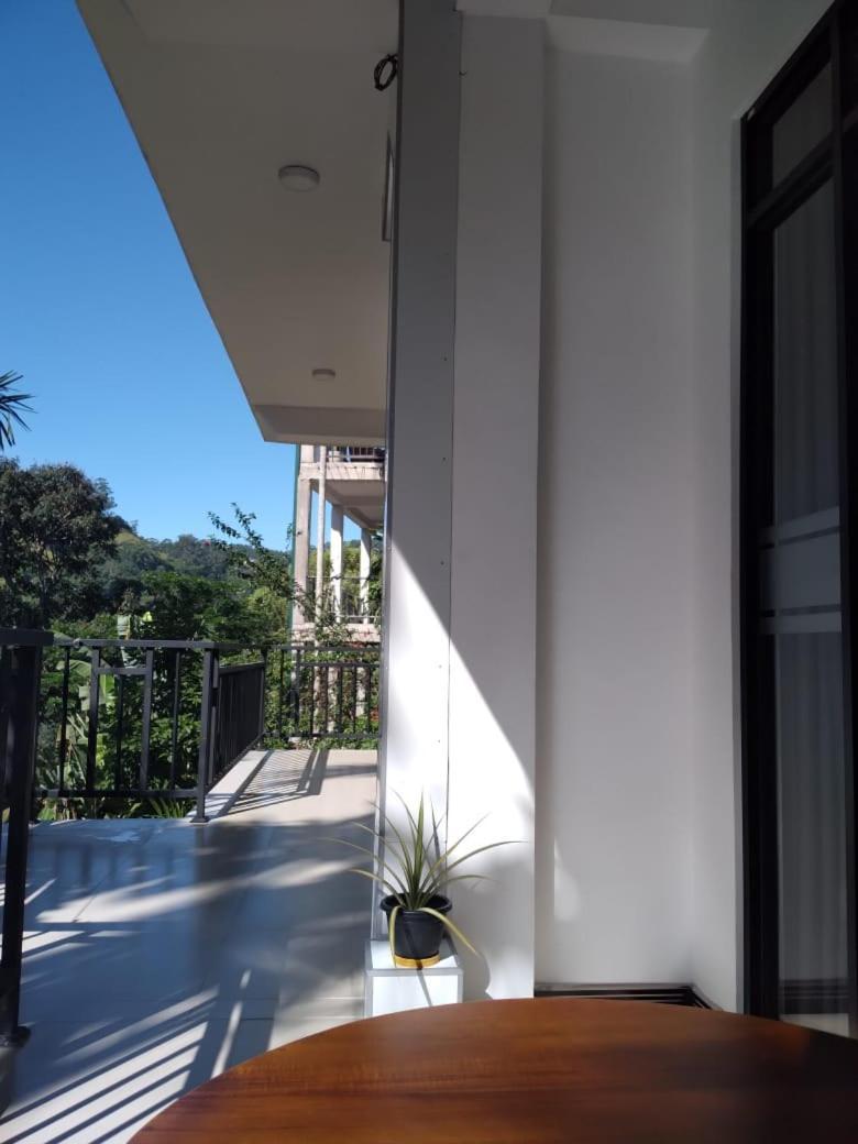 Misty Heaven Bed & Breakfast Ella Bagian luar foto